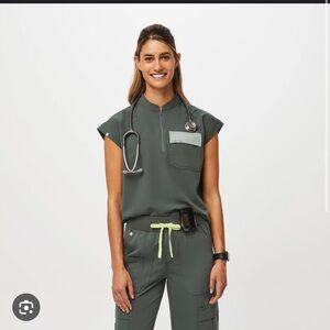 women's Bonsai Kisumu - Cargo Scrub
Top
XXS / Bonsai